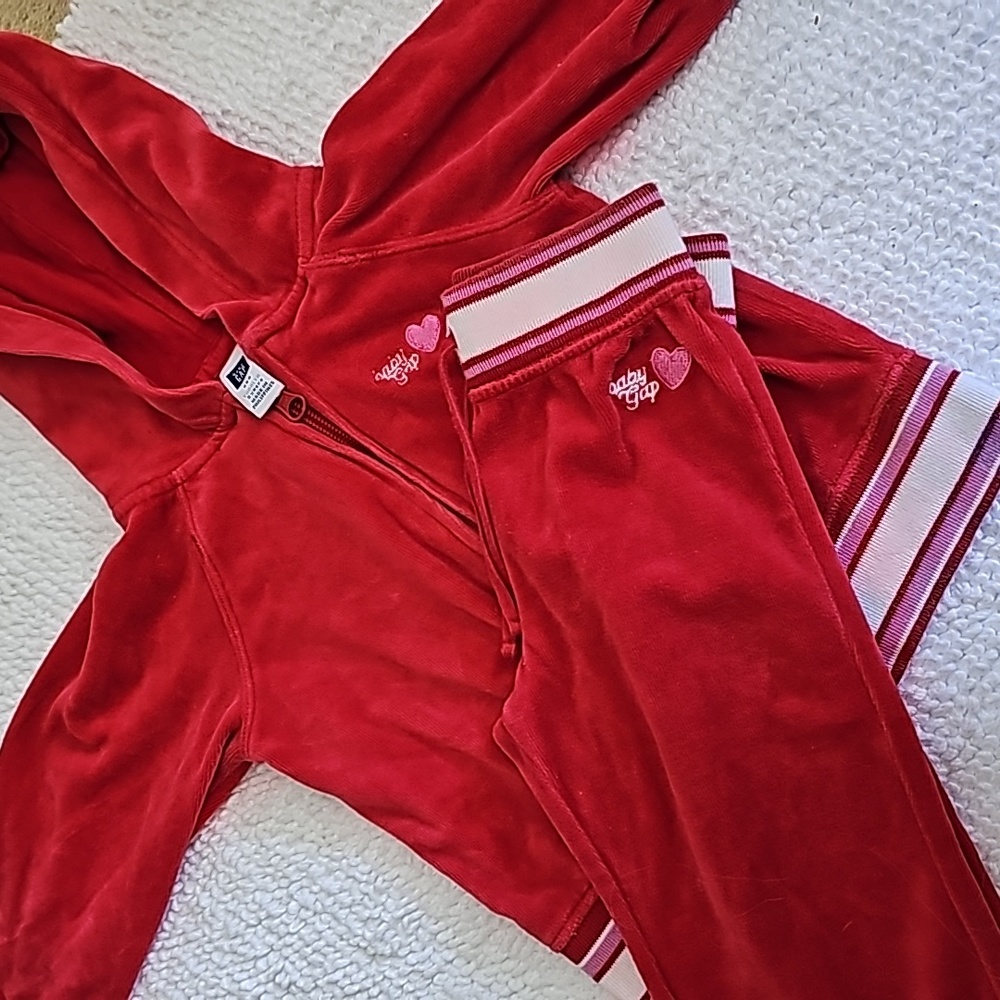 Baby Gap in pre-loved like new condition Red Velvet Top and bottom for 2yr